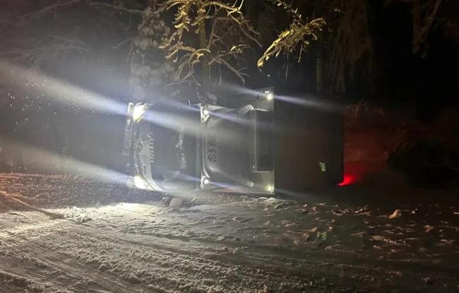 高速暴雪返鄉(xiāng)大軍從白天堵到黑夜 平安回家最重要