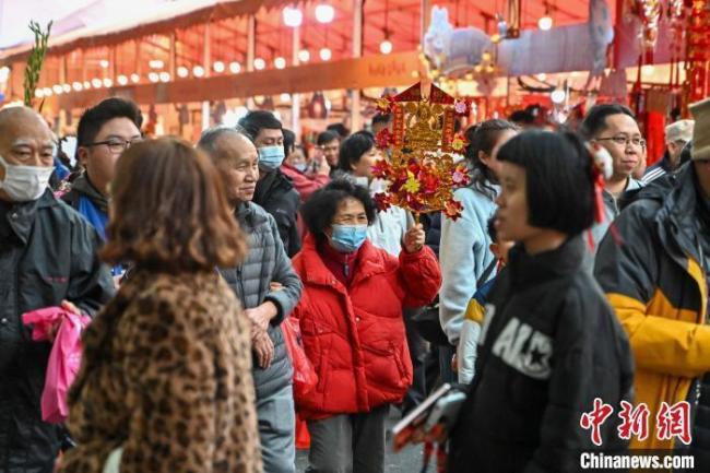 廣州市民“行花街”迎春節(jié)