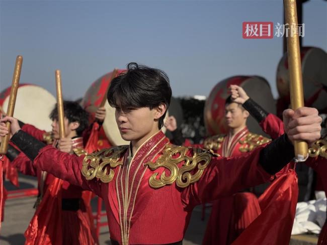 武漢一社區(qū)書記登上春晚舞臺 荊楚文化閃耀全國