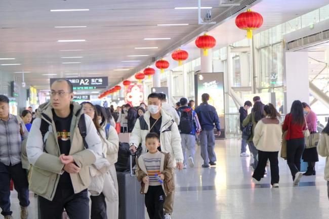 深圳鐵路迎來返程客流高峰