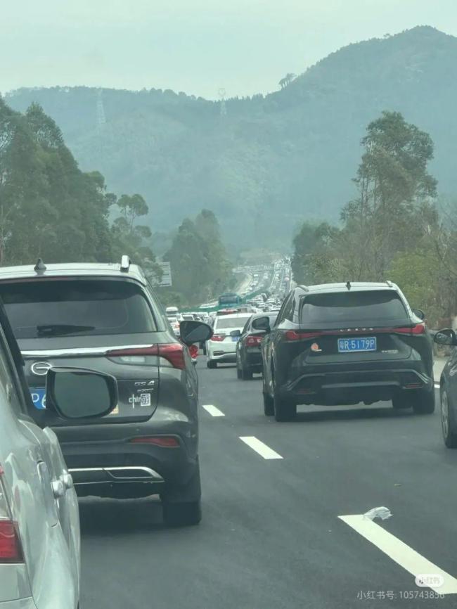 返程高峰堵麻了 鐵屁股已練成 開車用時翻倍起