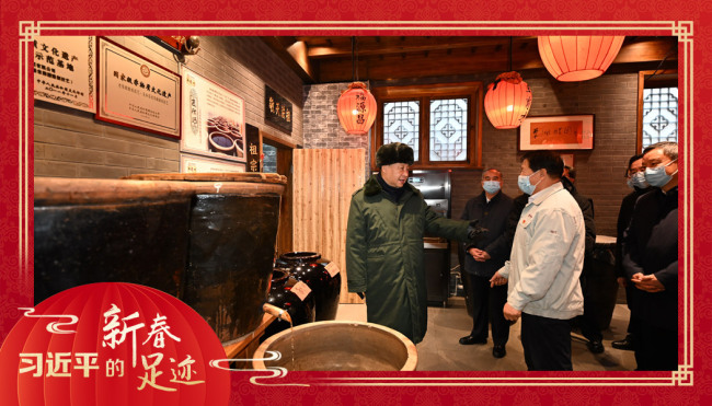 2022年1月27日，習(xí)近平總書記沿街巷察看山西平遙古城風(fēng)貌，走進(jìn)東湖老醋坊，了解當(dāng)?shù)亻_(kāi)展特色經(jīng)營(yíng)情況。