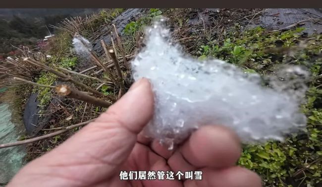 成都一景區(qū)用棉花仿雪村引爭議 人造雪景惹風(fēng)波