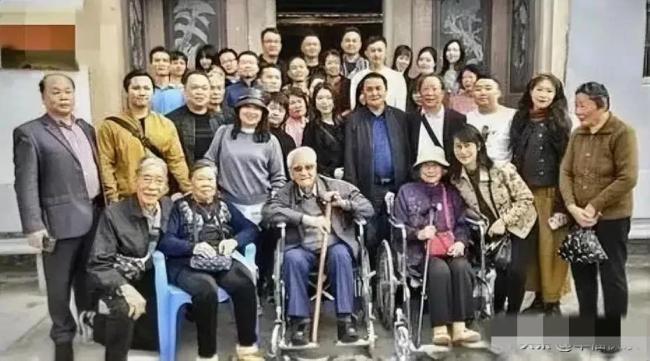 黃旭華院士弟弟：我們40年沒見過面,，追悼會上淚目告別