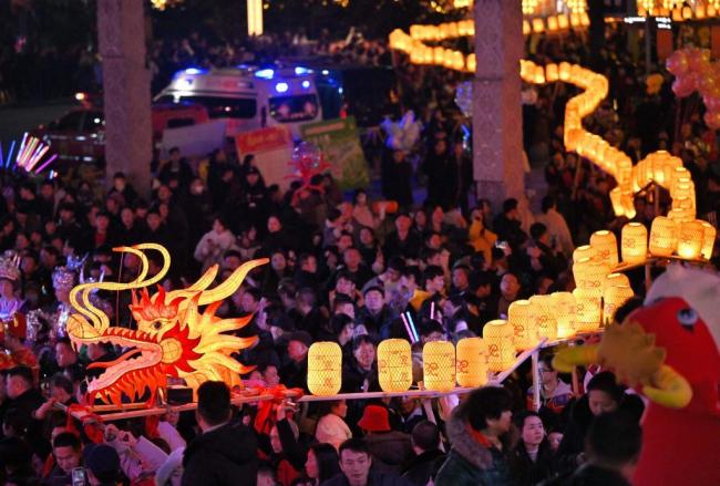 最喜人間團(tuán)圓時(shí) 花燈映月共慶佳節(jié)