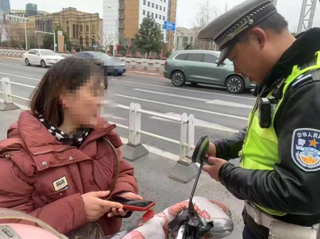 上海啟用無人機(jī)嚴(yán)查非機(jī)動車 高科技助力交通整治