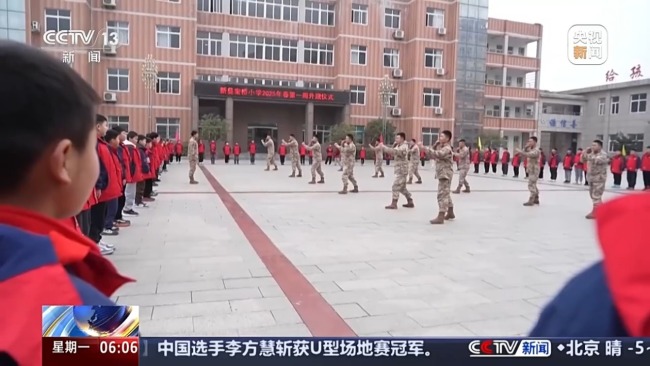 在校園裏學國防知識 這是孩子們的“開學第一課”