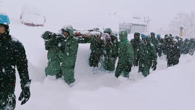 印度喜馬拉雅山區(qū)突發(fā)雪崩 25人失蹤 救援面臨惡劣天氣挑戰(zhàn)