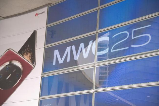 暴晒20分钟、追剧1小时！MWC25上的这波电脑也太酷了 创新PC引领未来