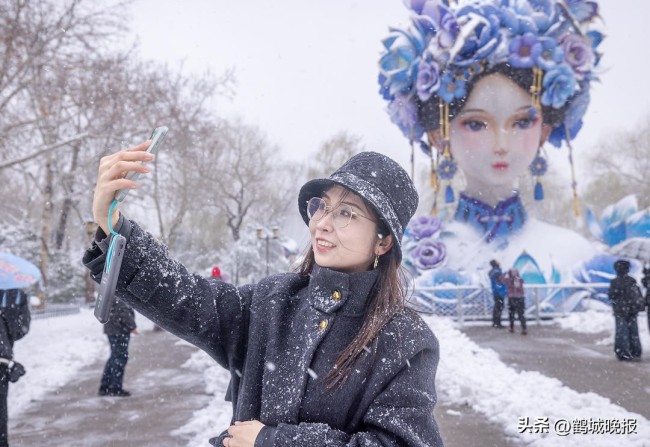 濟南大明湖雪景醉游人 童話王國般的冬日奇觀