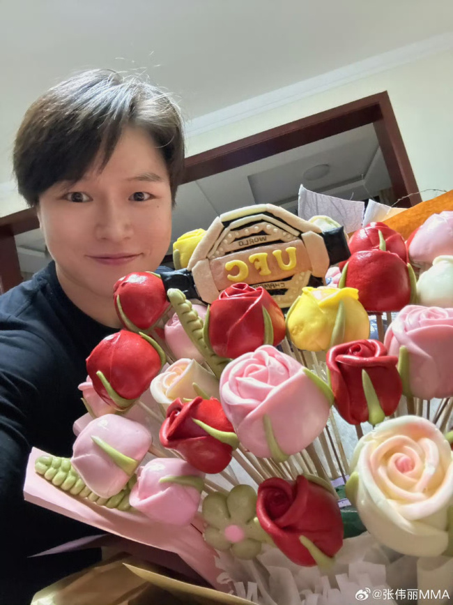张伟丽发文鼓励每一个她 勇敢做自己
