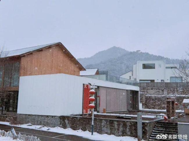 北京的雪下得好認(rèn)真 雪花紛飛中