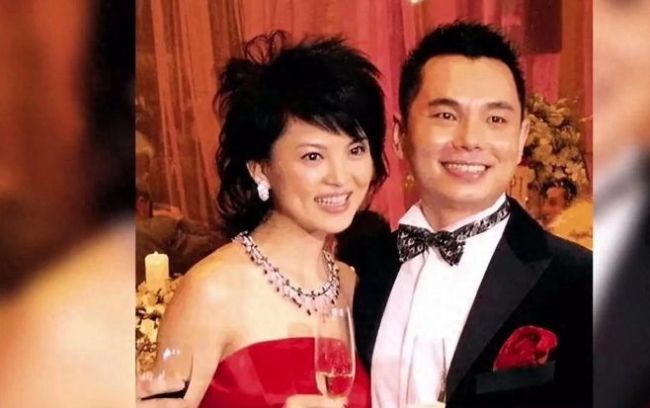 前夫李厚霖否认家暴李湘 直播澄清往事