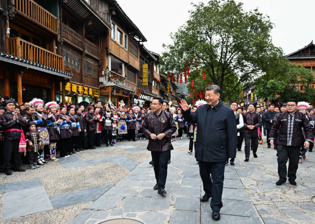 习近平在贵州黔东南州考察调研