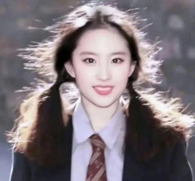 全場(chǎng)驚呼劉亦菲太美了 18歲舊照驚艷全網(wǎng)