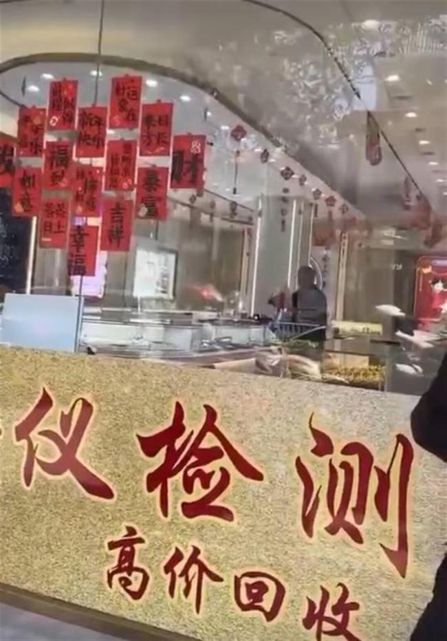 福建一男子搶金店和手機(jī)店被抓 警方迅速行動(dòng)