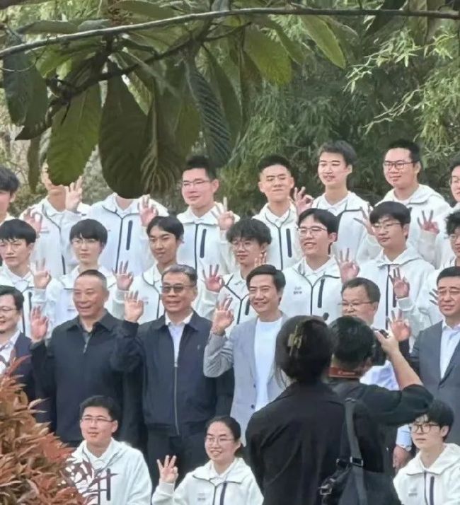 雷军说英语不好让母校蒙羞了_加强锻炼提升形象 图4