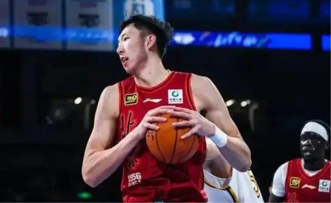 妻子透露周琦7日眼部拆线 暗示大魔王会提前复出