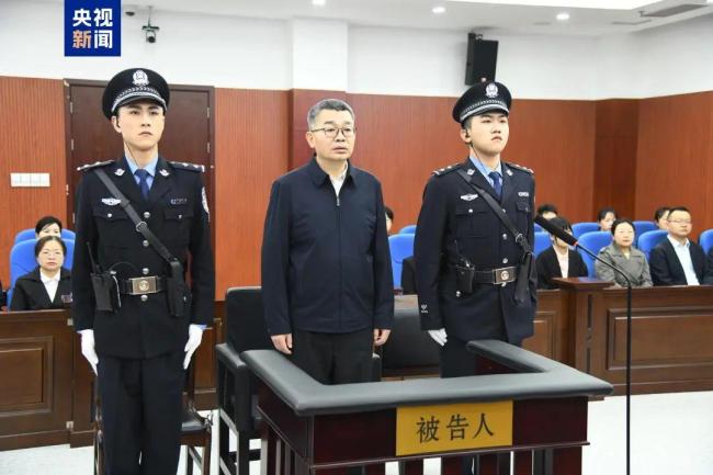 中国海油原总经理李勇贪6794万受审 受贿案开庭审理