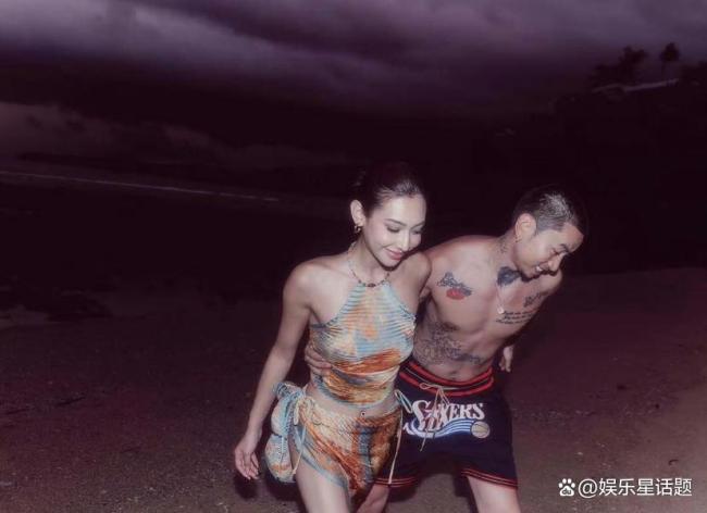 马思唯和女友海边泳装照甜度爆表！