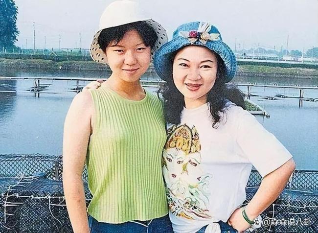 白冰冰安慰S妈 真的需要来消化这些