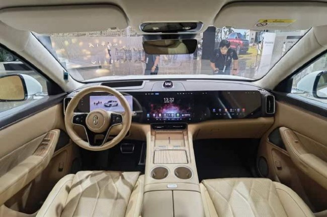 靜態(tài)體驗(yàn)問界M8 探索家庭智慧旗艦SUV