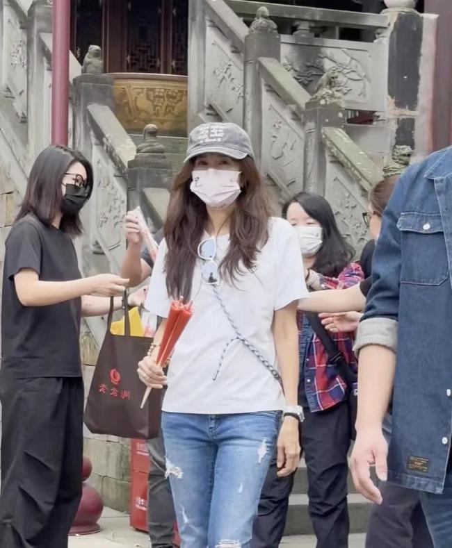 莫文蔚演唱会经典曲目点燃重庆之夜 巨星魅力四射