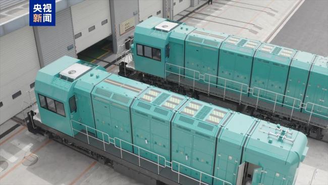 我国首批1000kW电池动力机车在大连下线