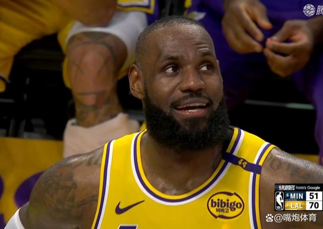 詹皇释怀了！湖人全场高呼东契奇MVP 詹姆斯转型蓝领辅佐新王