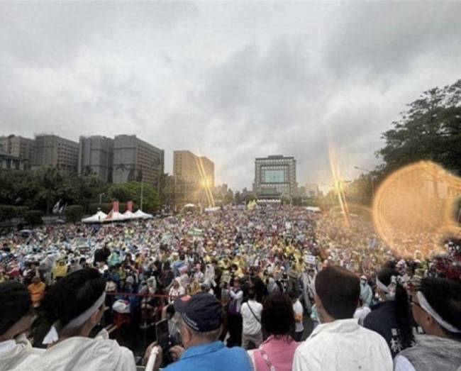 台湾学者谈20万人集会抗议赖清德 蓝营要角齐声批评
