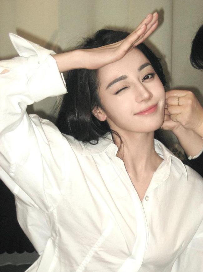 迪丽热巴白衬衫嘻嘻迪