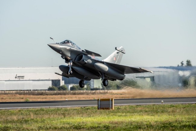 大V：巴军歼-10C与印军阵风战机对峙 空中较量引发关注