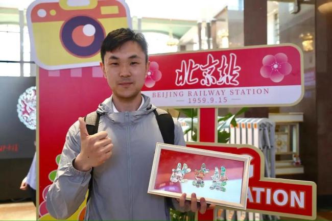 候车大厅新增充电座椅！网友：车站是懂怎么宠我的