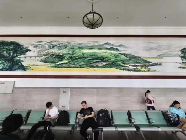 候车大厅新增充电座椅！网友：车站是懂怎么宠我的