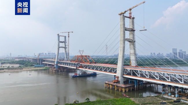 创六项世界纪录 扬子洲赣江公铁大桥钢梁吊装完成
