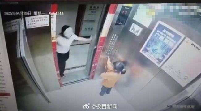電梯內(nèi)恐嚇幼童面具女已道歉 家長(zhǎng)誠(chéng)懇致歉獲諒解