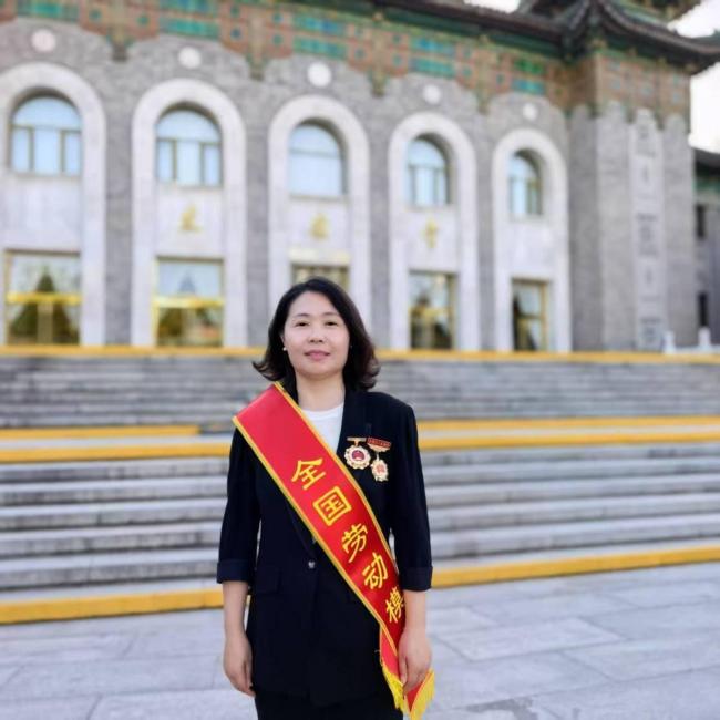 河南80后女村支書當(dāng)選全國勞動模范 小紅薯成就大產(chǎn)業(yè)