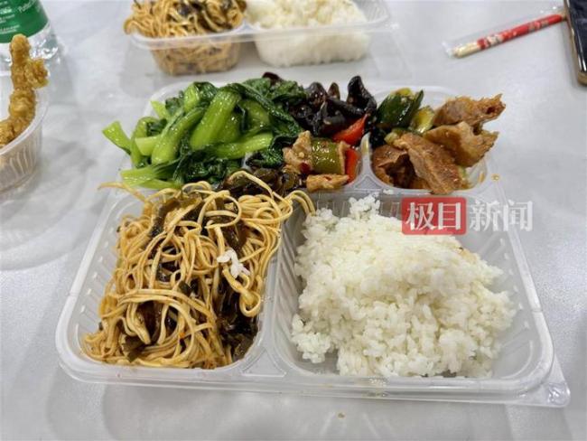 游客在榮昌政府食堂1天吃了千斤豬肉 超7000人就餐創(chuàng)紀(jì)錄