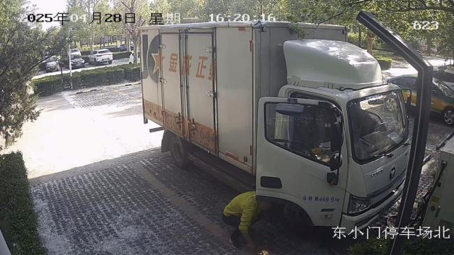 北京男子抽煙順手點燃楊柳絮 被拘10日 過失引發(fā)火災