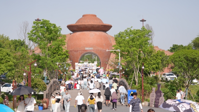 榮昌五一首日游客總數(shù)破35萬 各大景點(diǎn)迎客流高峰