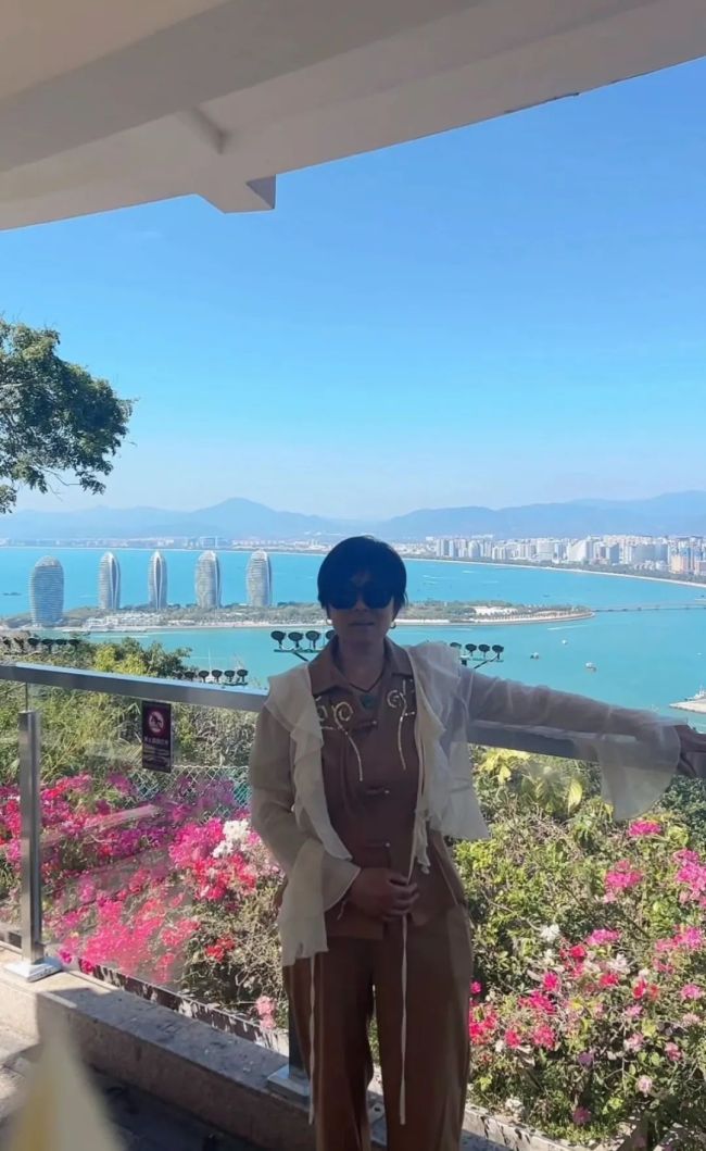 當(dāng)農(nóng)村女孩第一次帶媽媽旅游 感受嶄新的媽媽