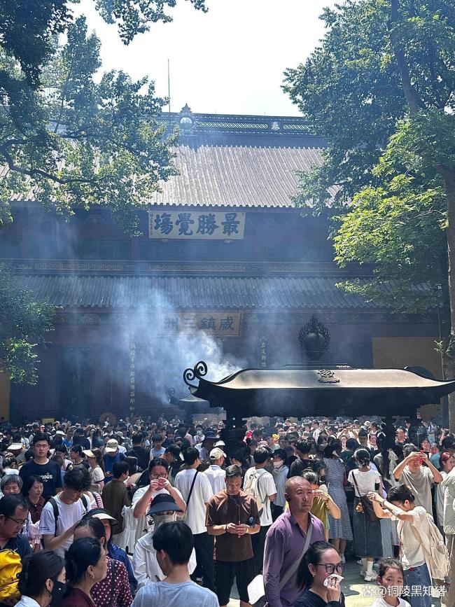 靈隱寺8.5平米小賣部年租金260萬 千萬級(jí)客流的商業(yè)神話