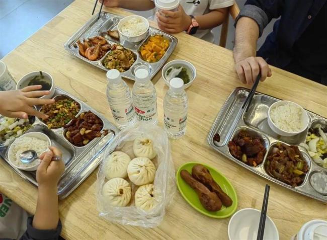 評論員談多地政府食堂對游客開放 展現城市待客之道