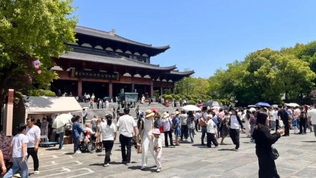文旅局長考導(dǎo)游證親自帶團(tuán) 一線體驗(yàn)獲游客贊譽(yù)