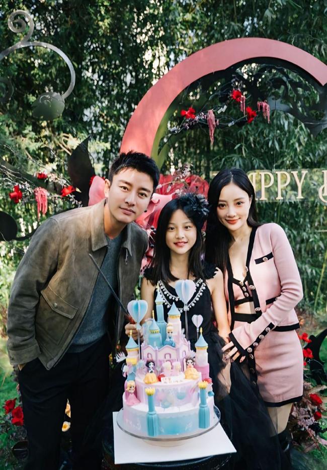 李小璐賈乃亮帶甜馨與霍思燕一家出游 離婚后的溫馨同框
