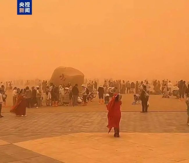 周深發(fā)文：一定要注意安全 沙塵暴來襲景區(qū)關(guān)閉