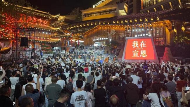 湖北宣恩設(shè)應(yīng)急床位為游客提供住宿 暖心舉措獲贊