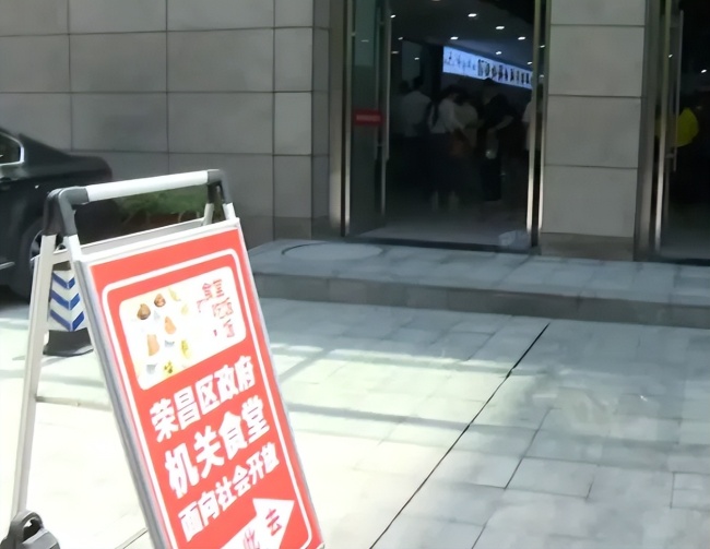 博主：擠爆的榮昌成五一最大贏家 小城逆襲記