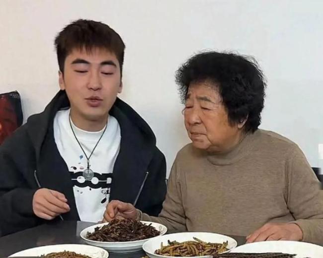 網(wǎng)紅田姥姥外孫可心被曝家暴 戀情爭議再升級
