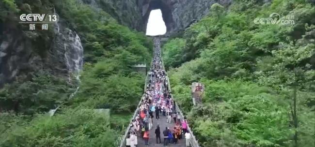 全國文旅市場一片火熱 假日出游熱情高漲